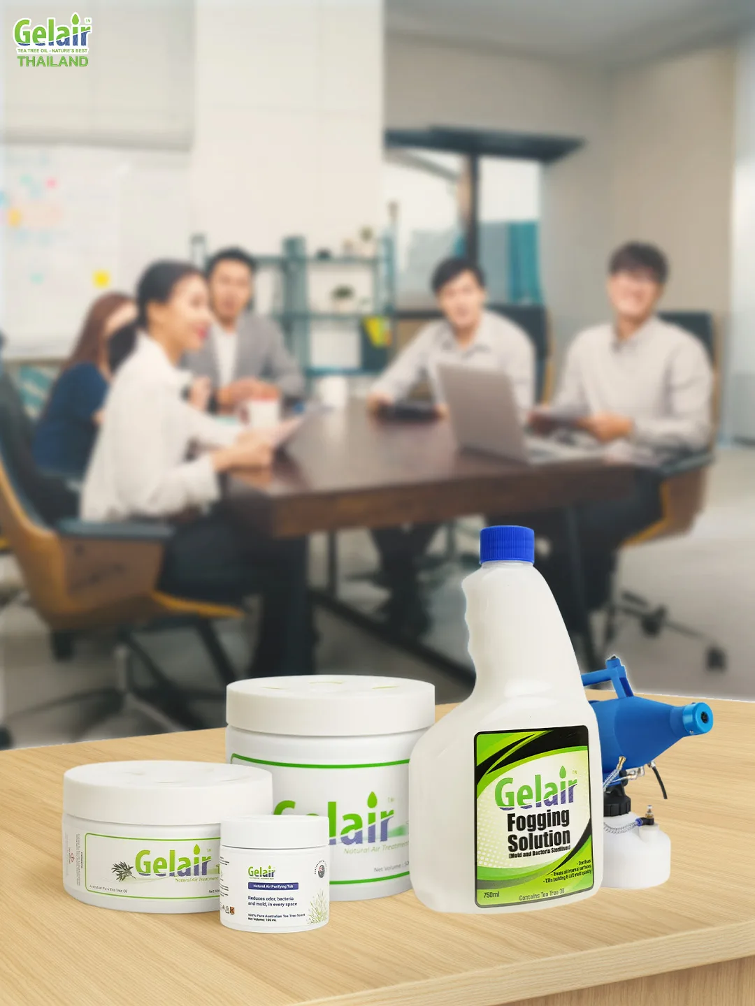 ประชุมทีมในออฟฟิศพร้อมผลิตภัณฑ์ Gelair IAQ สำหรับดูแลคุณภาพอากาศภายในอาคาร ช่วยลดกลิ่นอับ ลดเชื้อโรค เพิ่มประสิทธิภาพระบบ HVAC และ Productivity